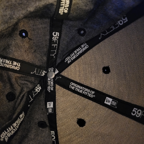 Black Dinamite New Era Fitted hat, size 8 - Picture 5 of 5